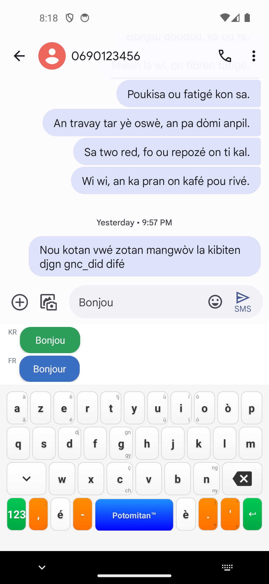 Suggestions bilingues Kréyòl et Français en temps réel, dans une conversation SMS