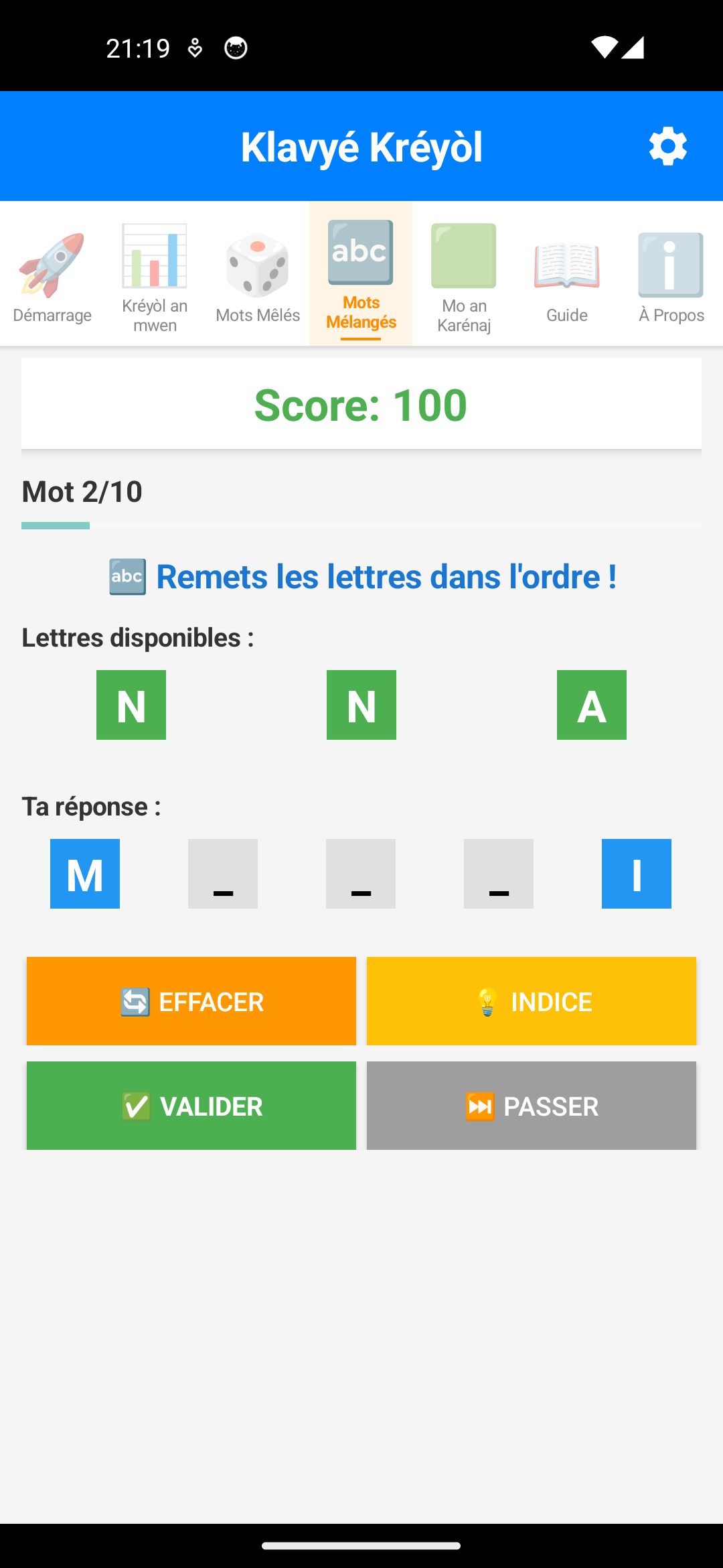 Onglet Mots Mélangés : score de 100 points, mot 2 sur 10, lettres disponibles N N A et réponse commencée par M
