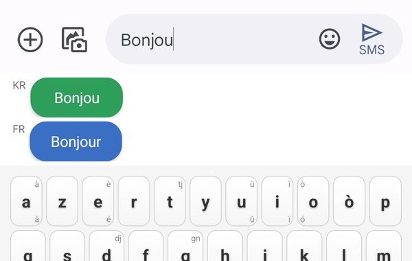 Le clavier propose « Bonjou » en kréyòl et « Bonjour » en français pendant la frappe